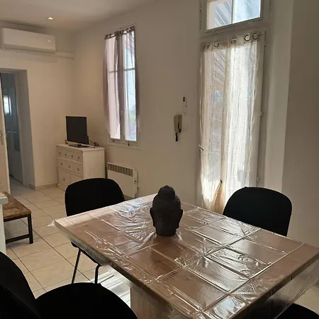 L Estaqueenne شقة